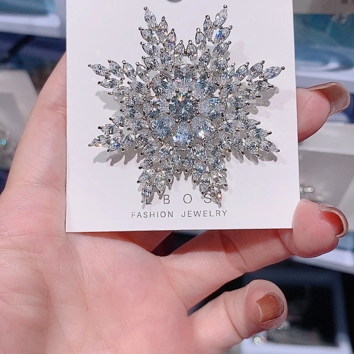 锆石铜合金雪花胸针