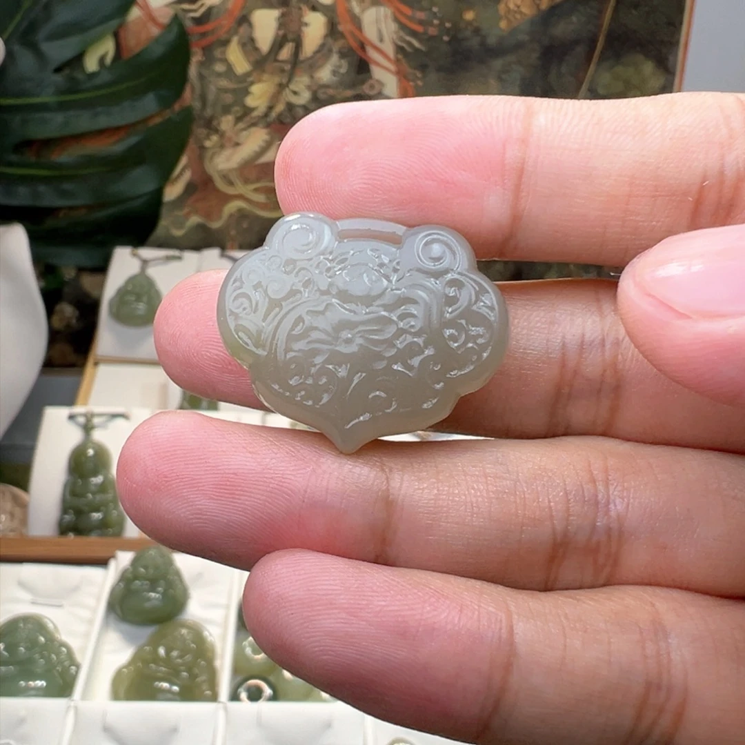 和田玉吊坠(不含链)未镶嵌林****?28mm锁