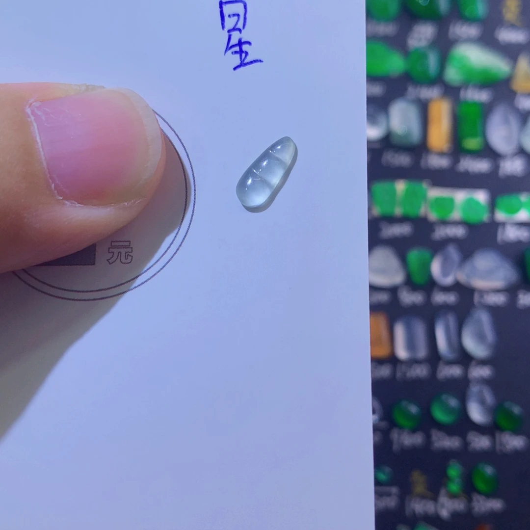 翡翠未镶嵌颈饰豆子