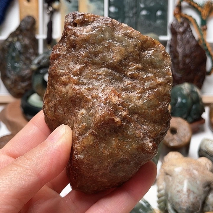 未镶嵌岫岩河磨玉（透闪石质玉）把件