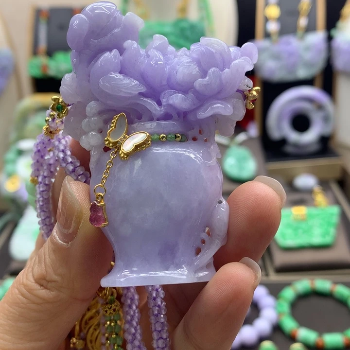 翡翠吊坠(赠链)未镶嵌