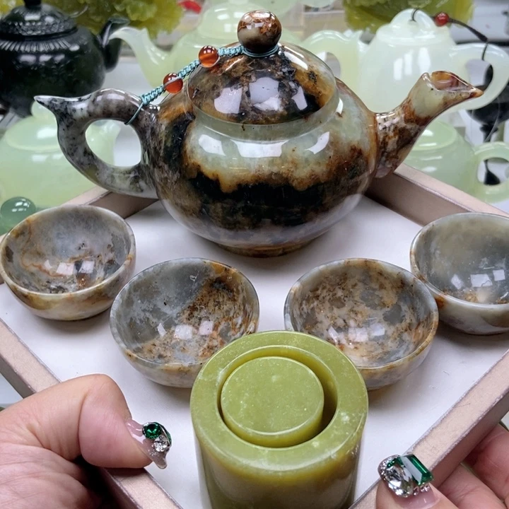 蛇纹石玉壶未镶嵌山*