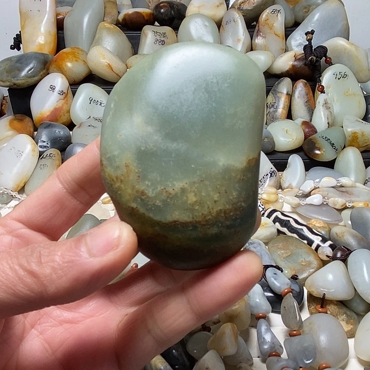 和田玉未镶嵌颈饰把件