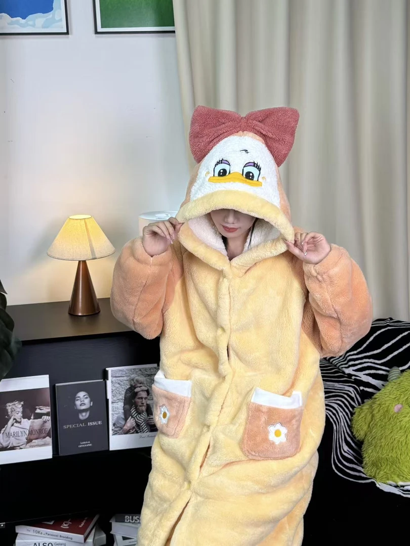 珊瑚绒鸭子女睡袍双层加厚加绒可外穿家居服秋冬季保暖中长款睡衣