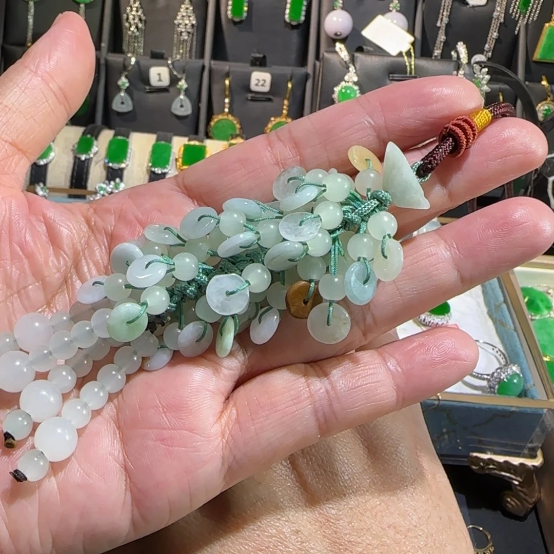 翡翠未镶嵌颈饰包挂