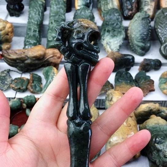 未镶嵌岫岩河磨玉（透闪石质玉）把件