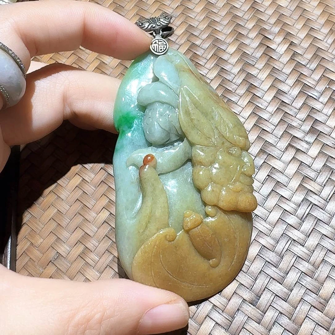 颈饰未镶嵌翡翠个性十足