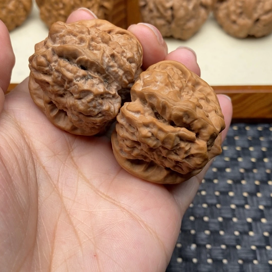 文玩核桃把件玩**恭全品边39左右