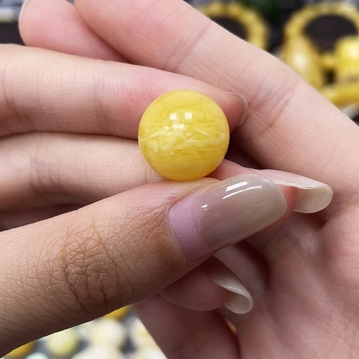 琥珀未镶嵌裸石14mm瑕 209