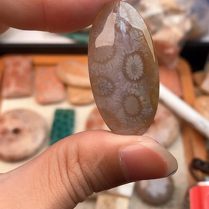 硅化玉颈饰未镶嵌薇**爱