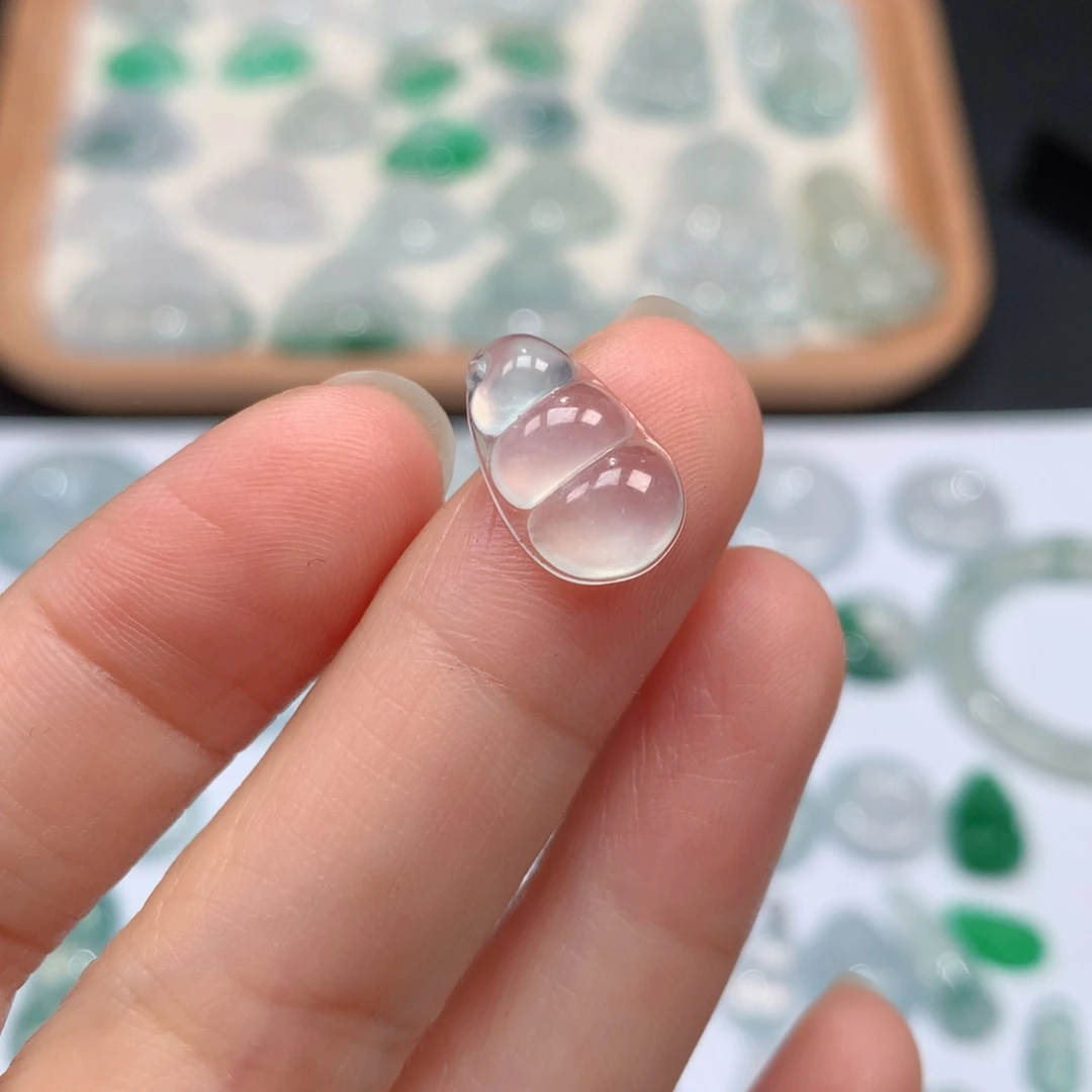 翡翠颈饰未镶嵌高冰小福豆