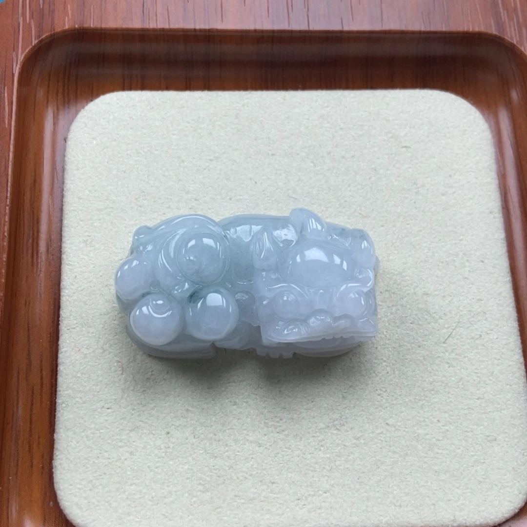 孙***万颈饰未镶嵌翡翠如意貔貅