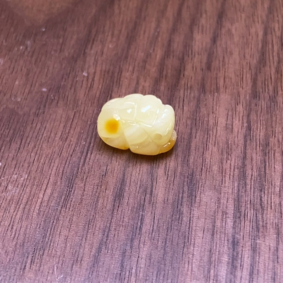 裸石琥珀未镶嵌貔貅