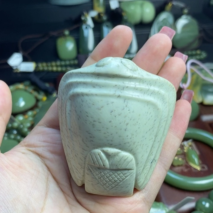 小***龙未镶嵌岫岩河磨玉（透闪石质玉）把件