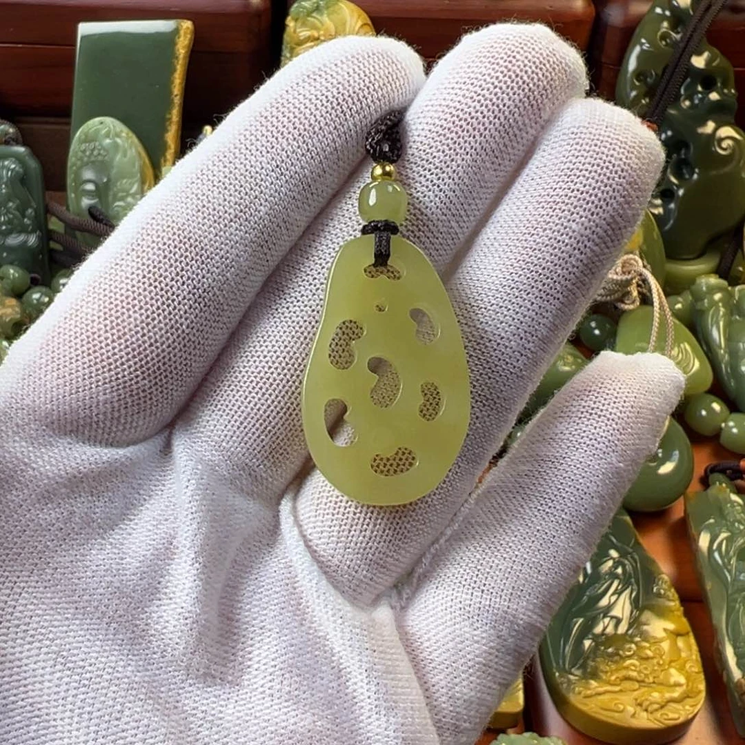 岫岩老玉（透闪石质玉）颈饰未镶嵌