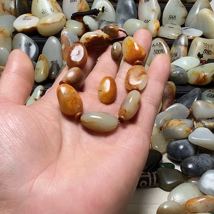 এ***’和田玉未镶嵌颈饰9粒珠手串700元下10单