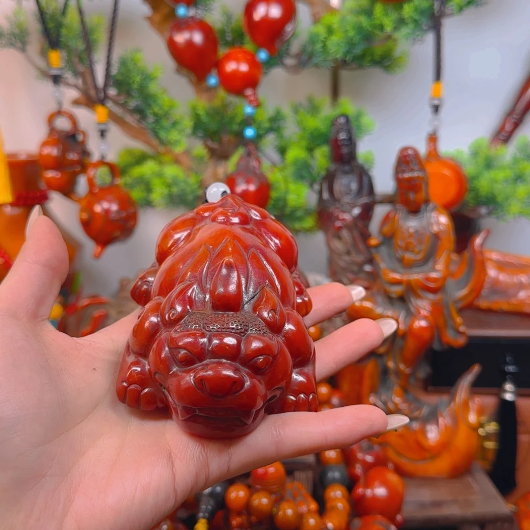 琥珀裸石未镶嵌貔貅