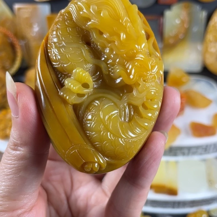 石英质玉(黄龙玉)未镶嵌颈饰