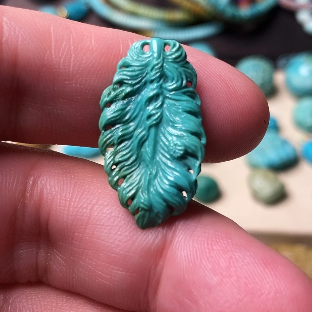 绿松石未镶嵌颈饰