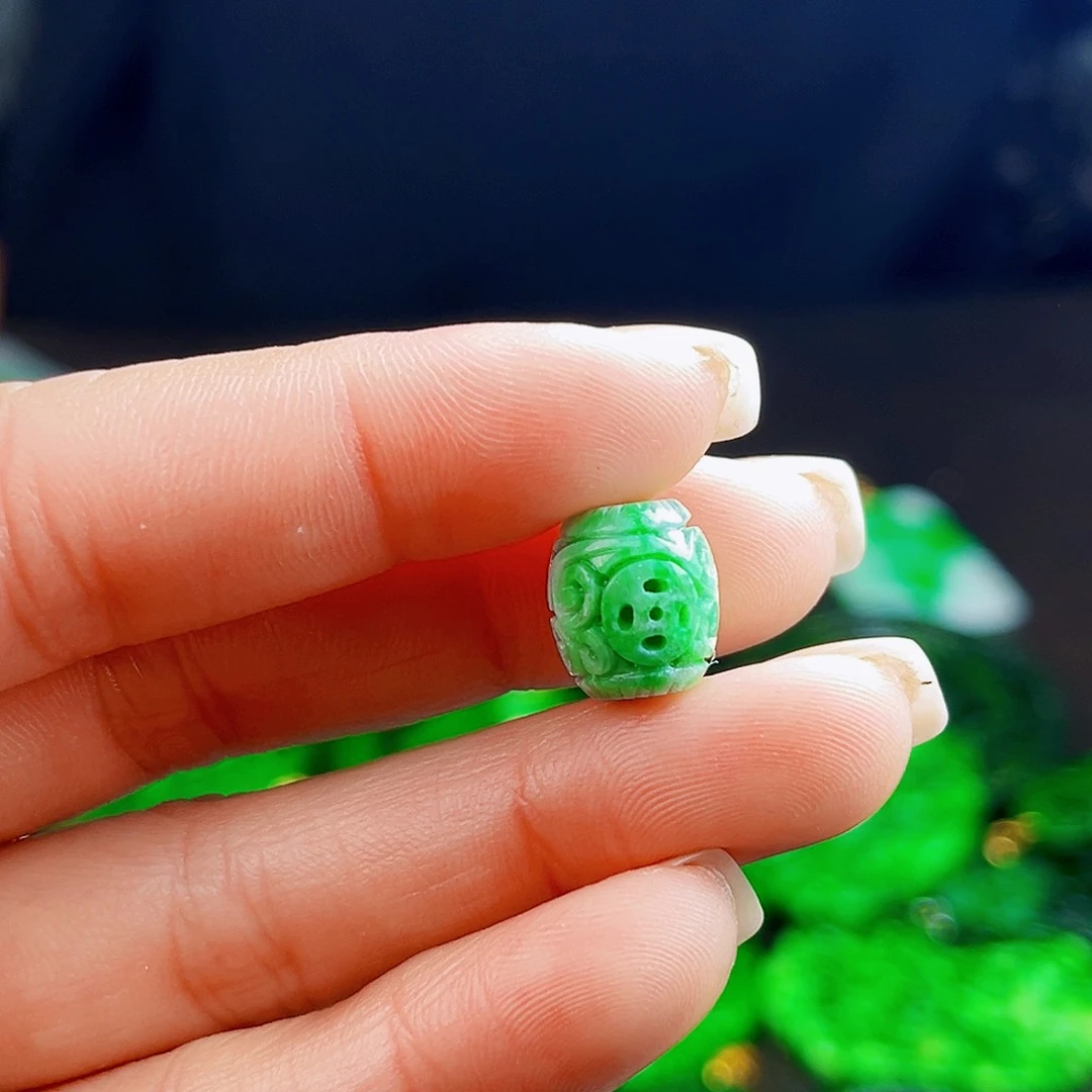 颈饰未镶嵌翡翠多样性