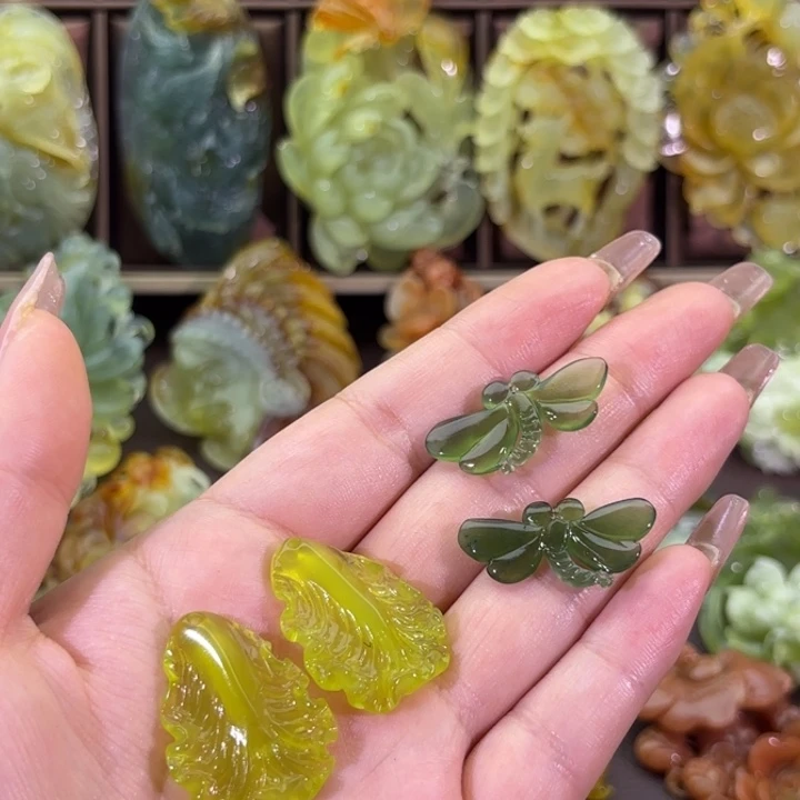 未镶嵌蛇纹石玉颈饰衣***装