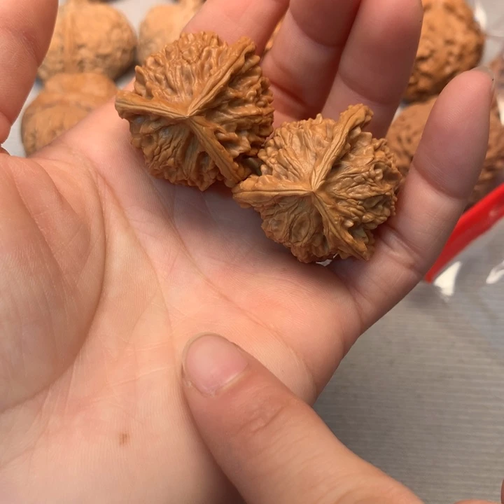 文玩核桃吊坠三棱手捻