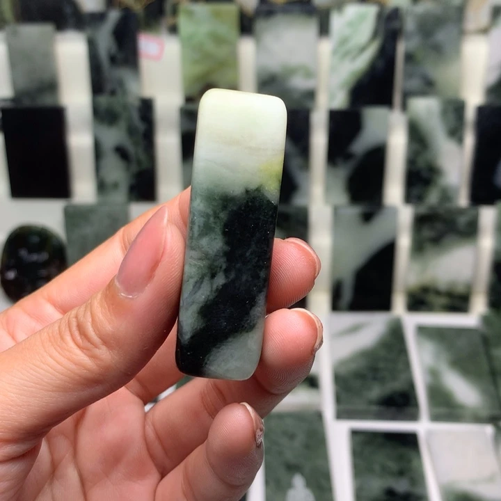 独山玉颈饰未镶嵌