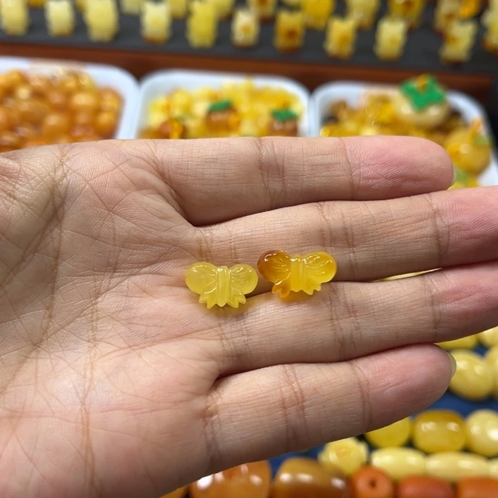 琥珀未镶嵌裸石蝴蝶结一对
