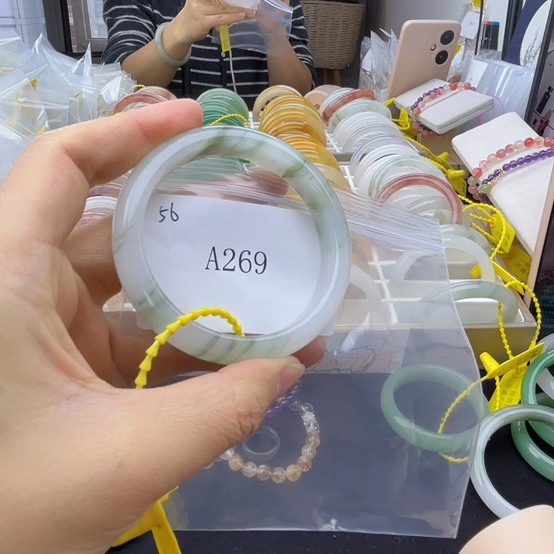 石英质玉未镶嵌手镯