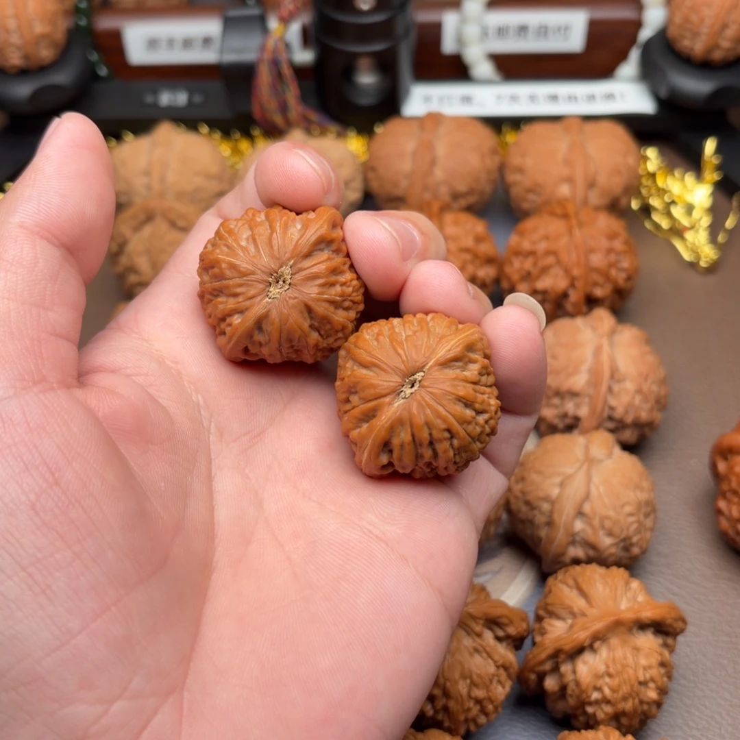 0***.文玩核桃把件铁锤妹妹