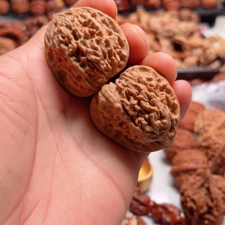 文玩核桃把件独家野生虎头尊