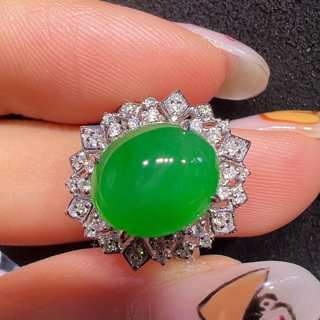 翡翠18K金镶嵌戒指蛋面