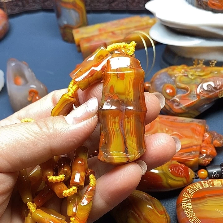玛瑙/玉髓挂件未镶嵌西**登