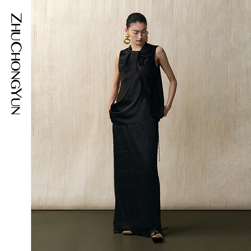 ZHUCHONGYUN2025春新款扭结圆领黑色缎面不规则时尚无袖上衣