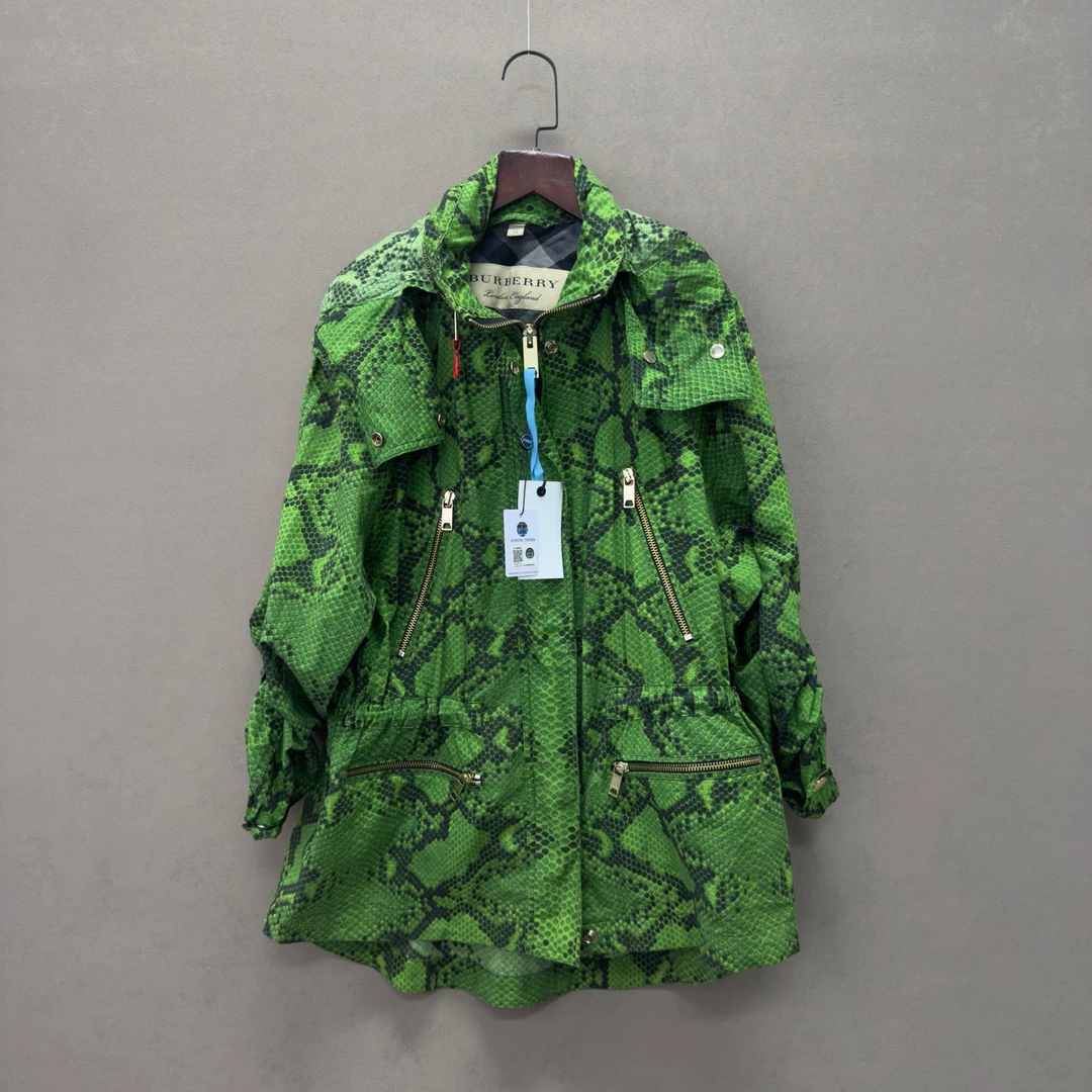 99新 BURBERRY/博柏利 绿色蛇纹收腰风衣 6码 ys000473