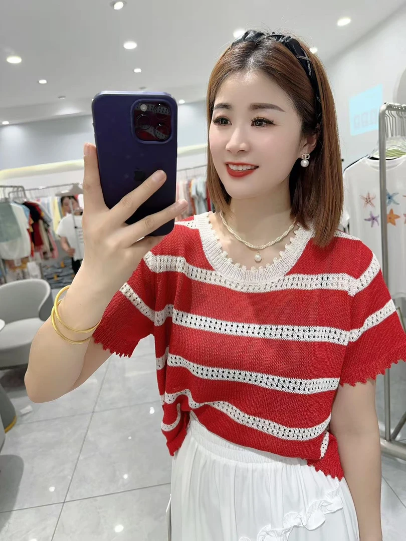 条纹红白冰丝镂空上衣