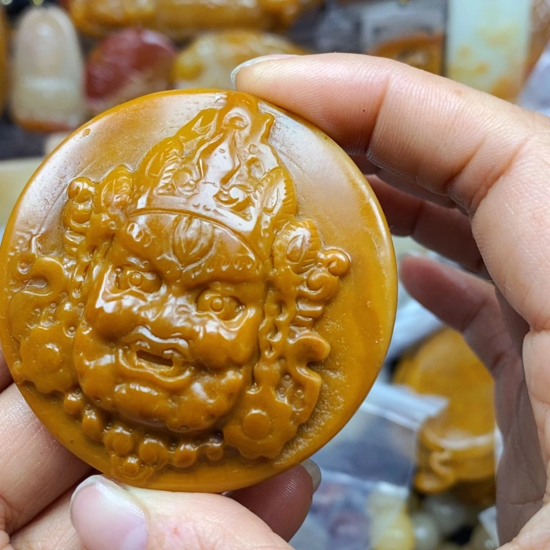 石英质玉（黄龙玉）颈饰未镶嵌