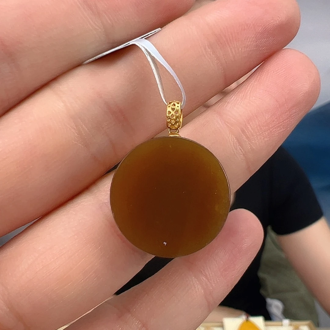 和田玉（糖玉）18K金镶嵌颈饰