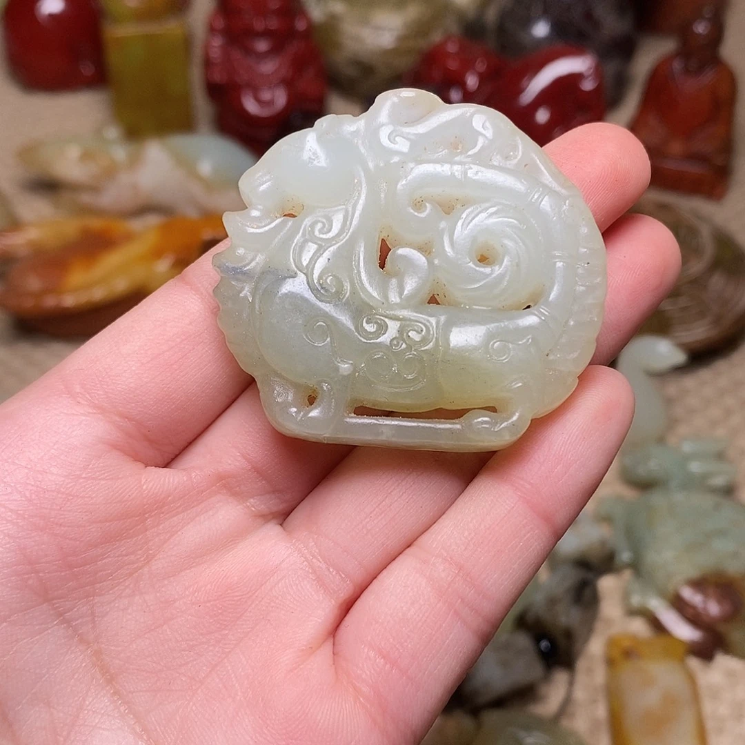 蛇纹石玉未镶嵌颈饰