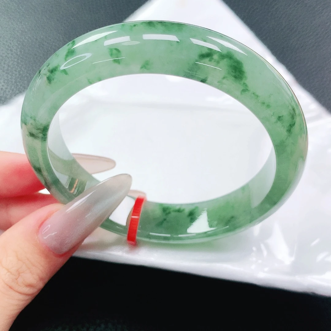翡翠手镯未镶嵌56圈