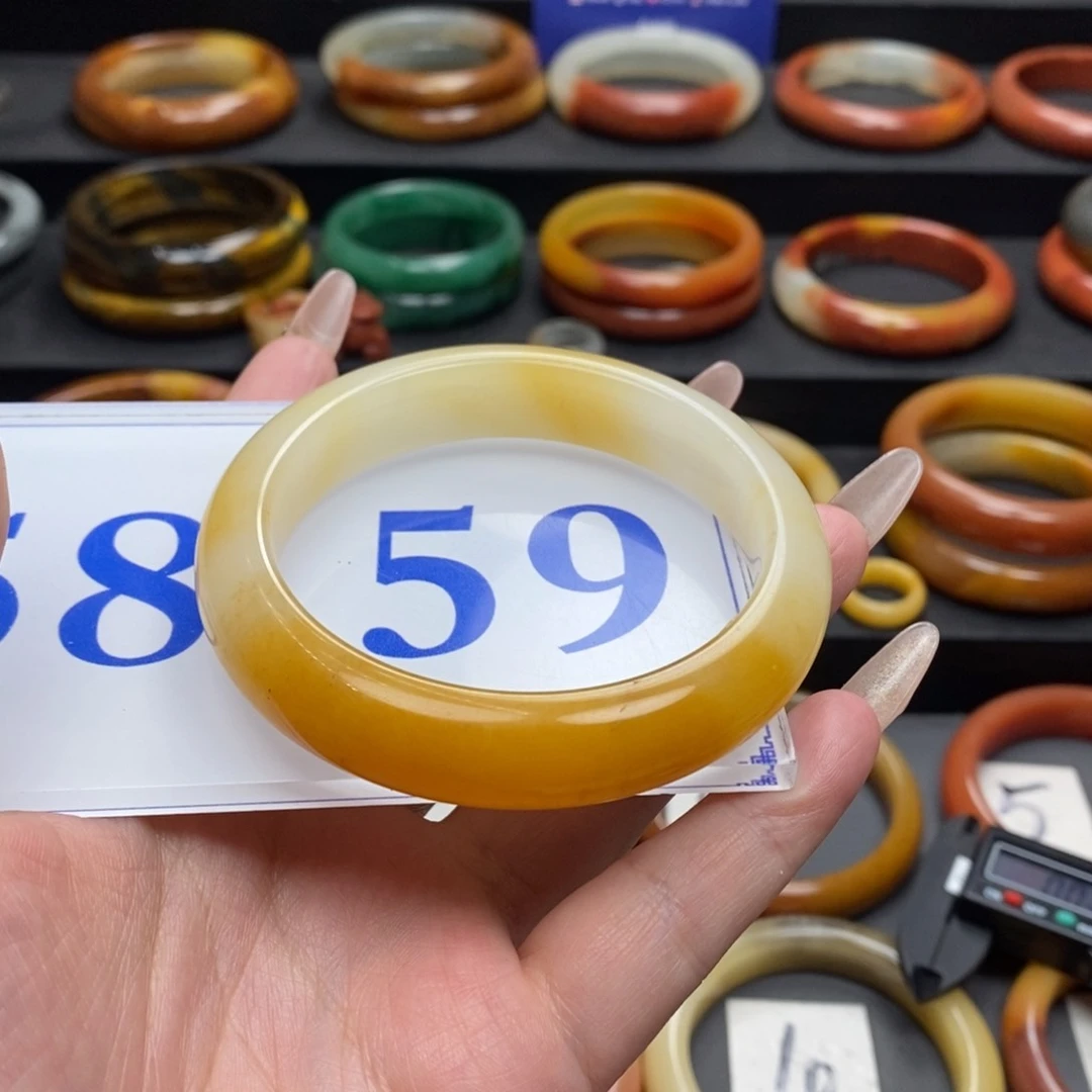 石英质玉（黄龙玉）手镯微瑕未镶嵌慧*