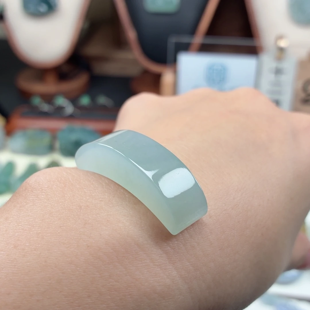 牛***️定制翡翠未镶嵌天然A货翡翠