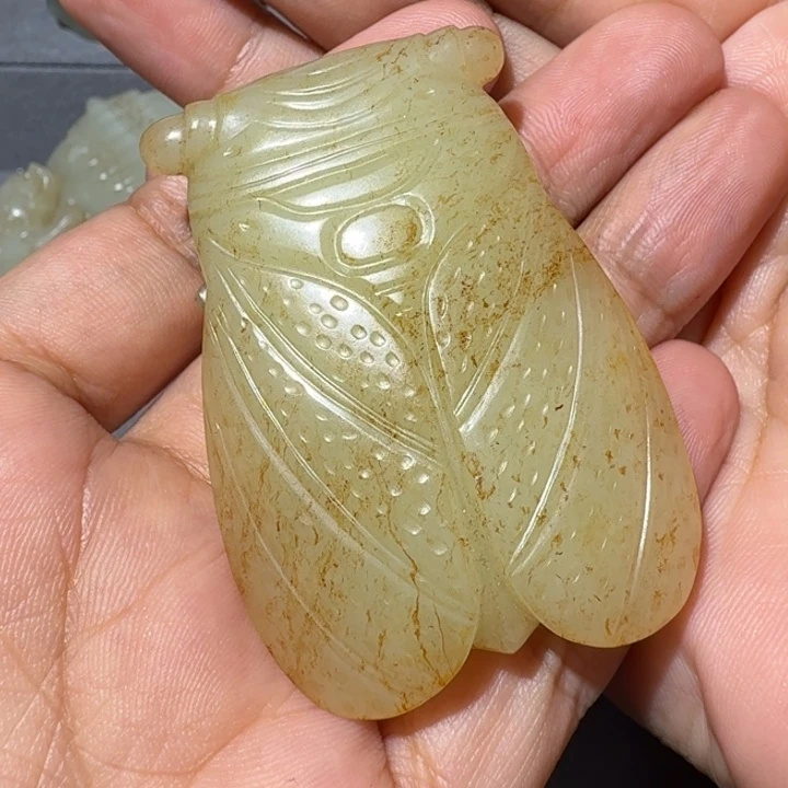 顿***年颈饰未镶嵌和田玉