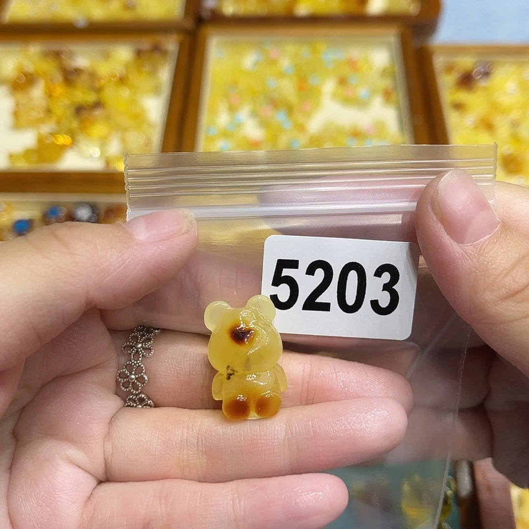 琥珀未镶嵌颈饰蜜蜡