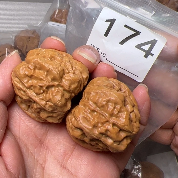 核桃边39肚41尺174好