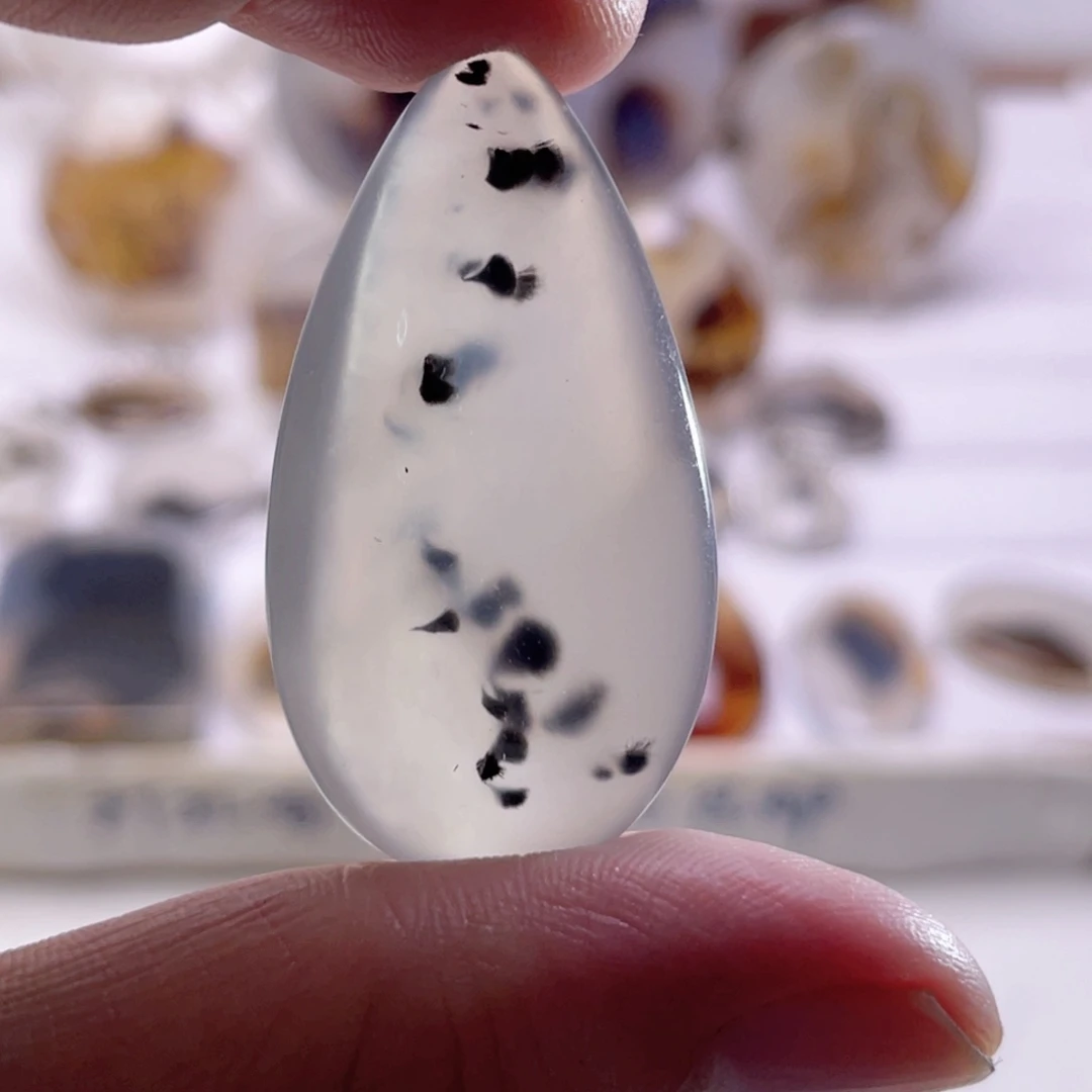 玛瑙/玉髓未镶嵌珠宝奇石