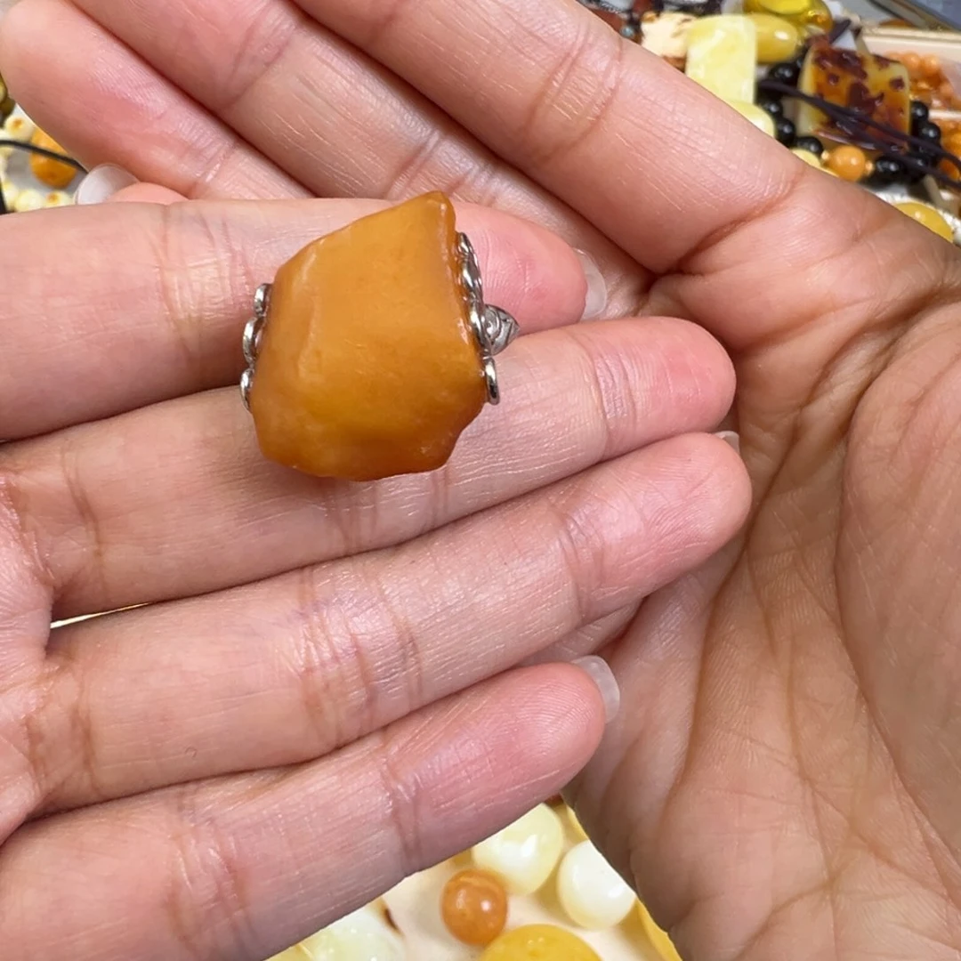 琥珀颈饰未镶嵌蜜蜡