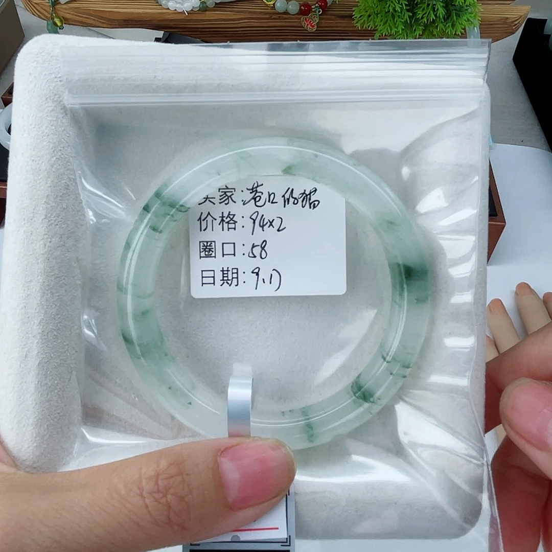 未镶嵌手镯石英质玉（金丝玉）
