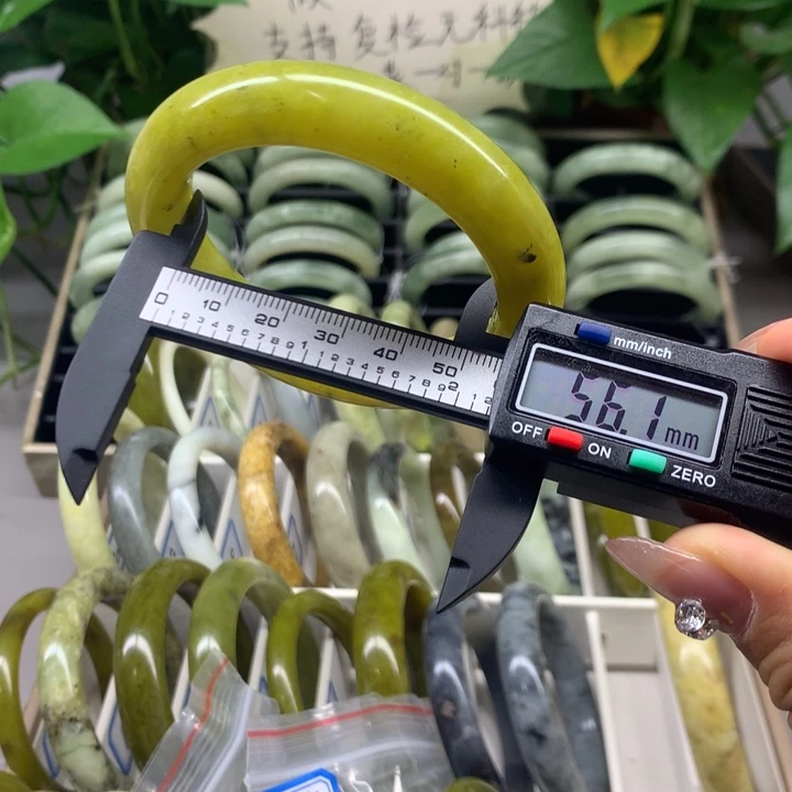 蛇纹石玉未镶嵌手镯12