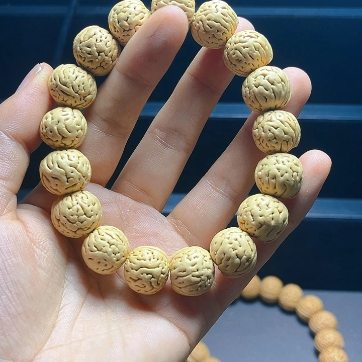 吊坠桃核金豆手串